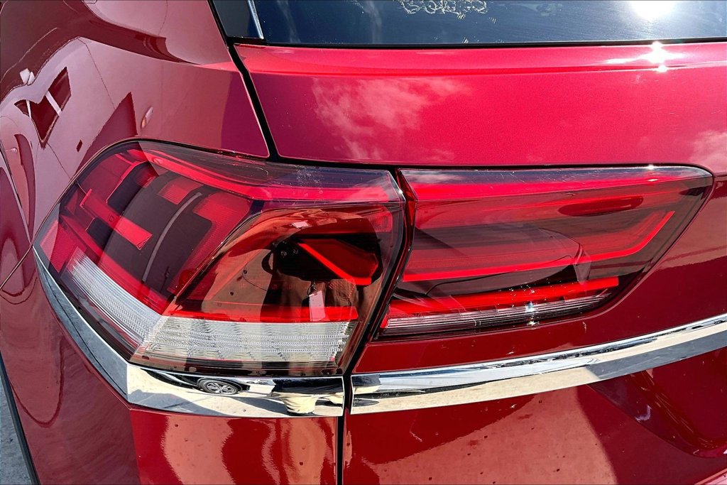 Used 2021 Volkswagen Atlas Cross Sport SE w/ Panoramic Sunroof Package FWD image 34