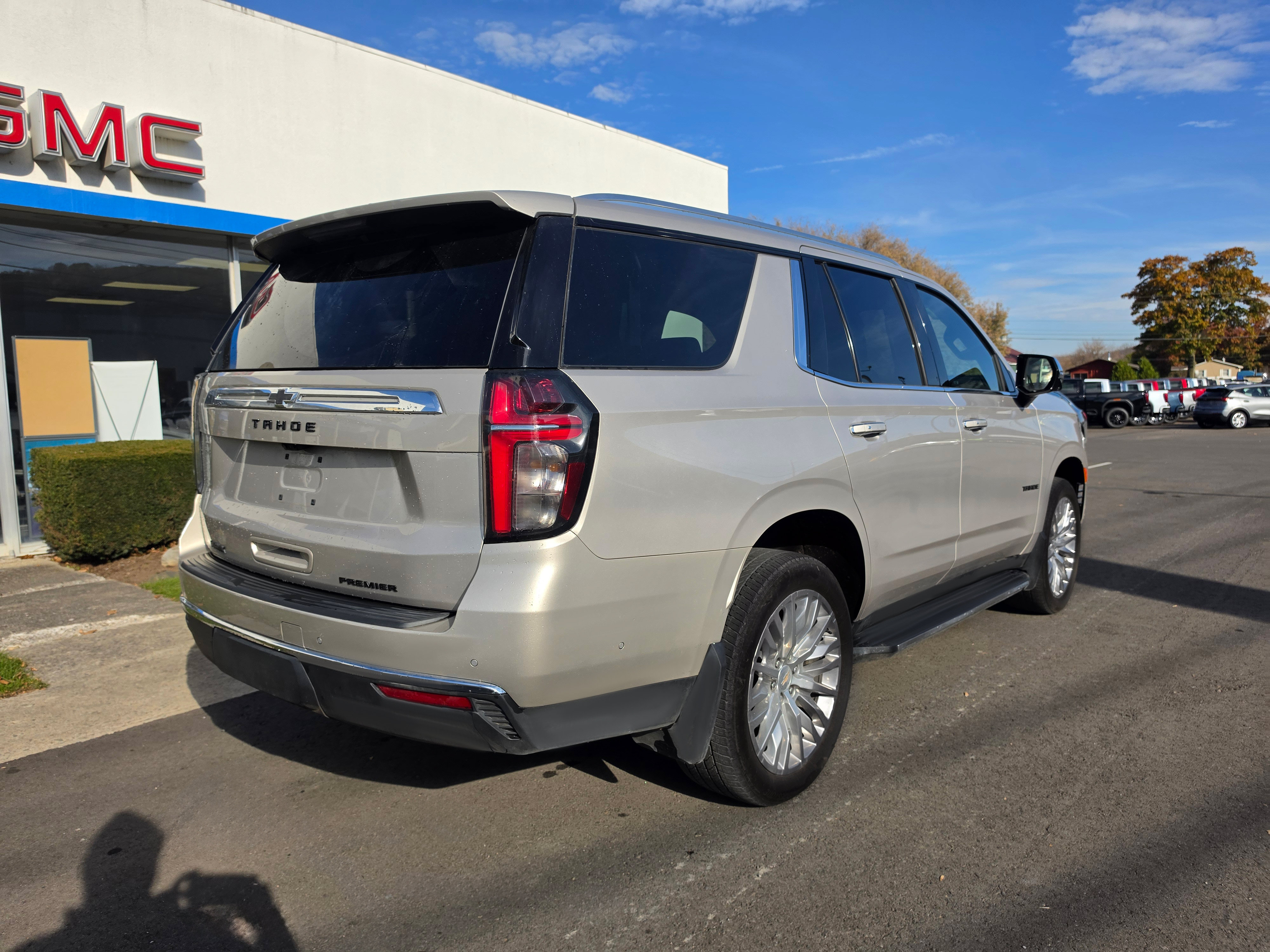 Used 2024 Chevrolet Tahoe Premier w/ Advanced Technology Package AWD/4WD image 3