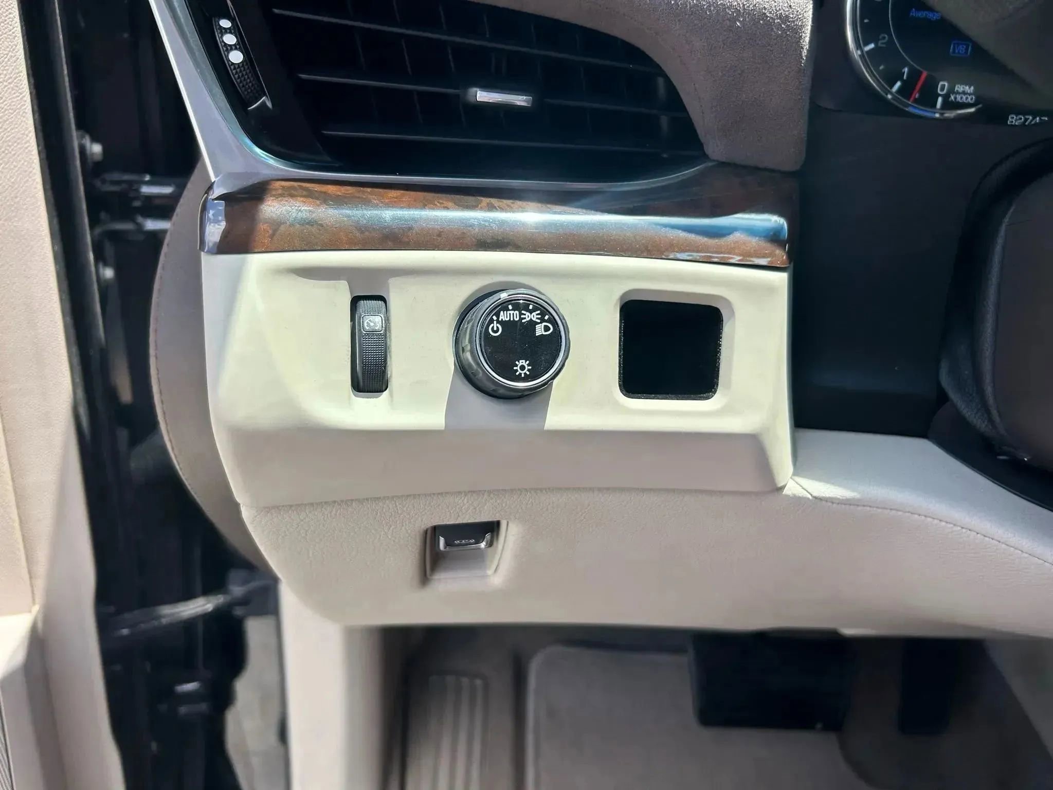 Used 2017 Cadillac Escalade ESV Premium Luxury image 14