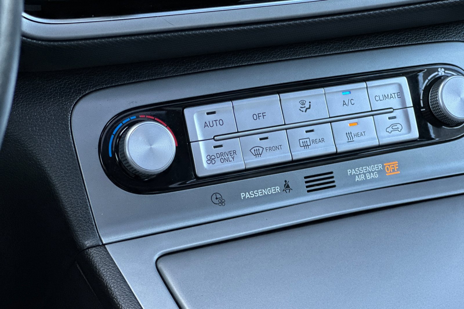 Used 2023 Hyundai Kona Limited w/ Cargo Package image 27