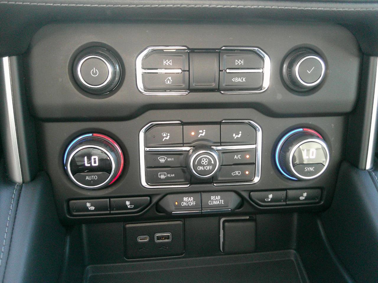 Used 2021 Chevrolet Tahoe LT w/ LT Signature Package RWD image 23