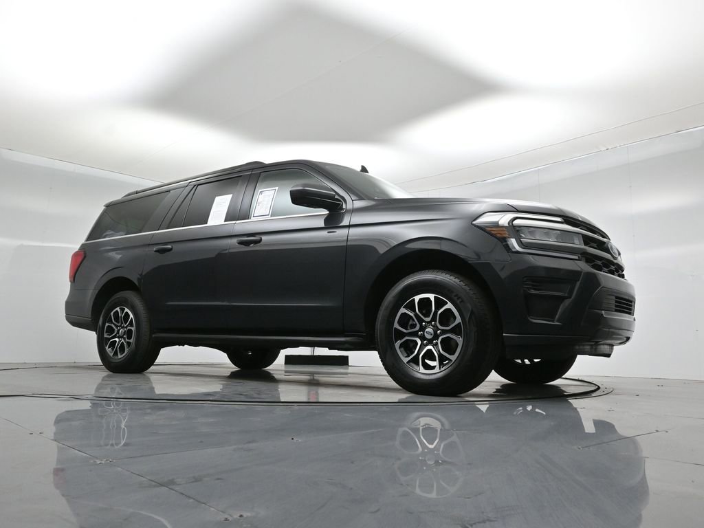 Used 2024 Ford Expedition Max XLT image 3
