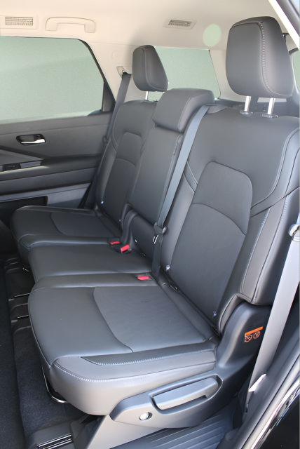New 2026 Nissan Pathfinder SL AWD/4WD image 17