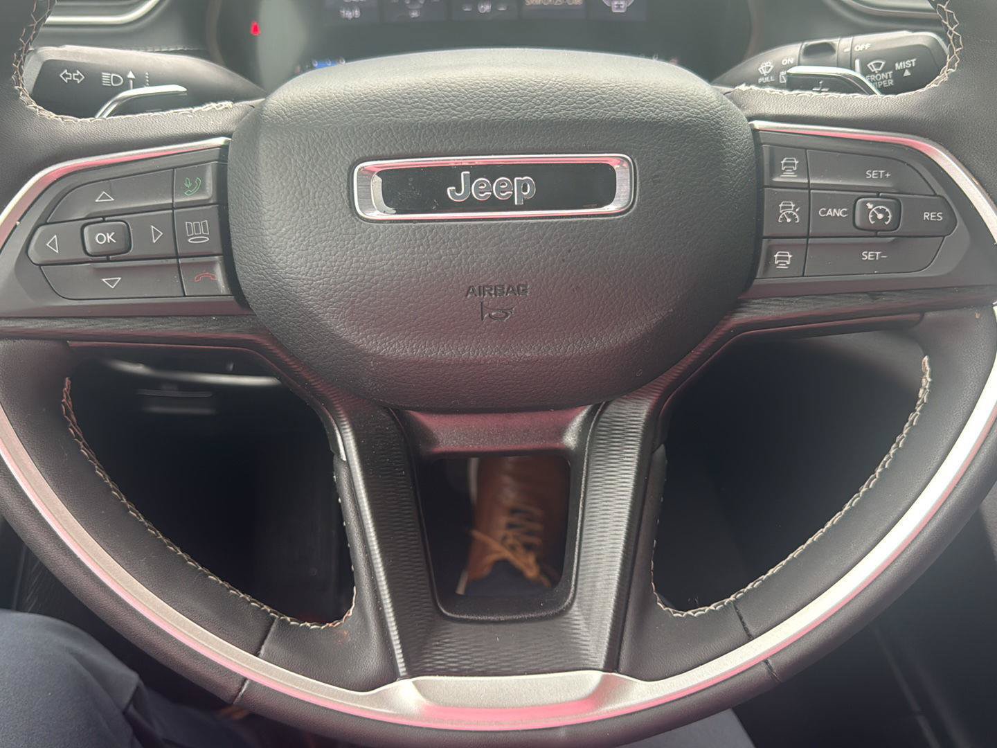 Used 2024 Jeep Grand Cherokee L Laredo AWD/4WD image 12