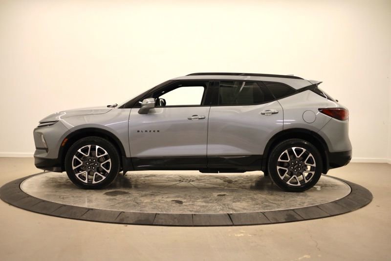 Used 2025 Chevrolet Blazer RS w/ Driver Confidence II Package image 6