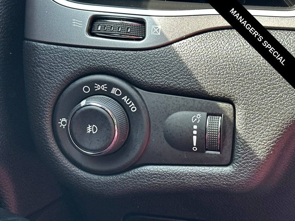 Used 2019 Jeep Cherokee Latitude w/ Popular Appearance Group image 26