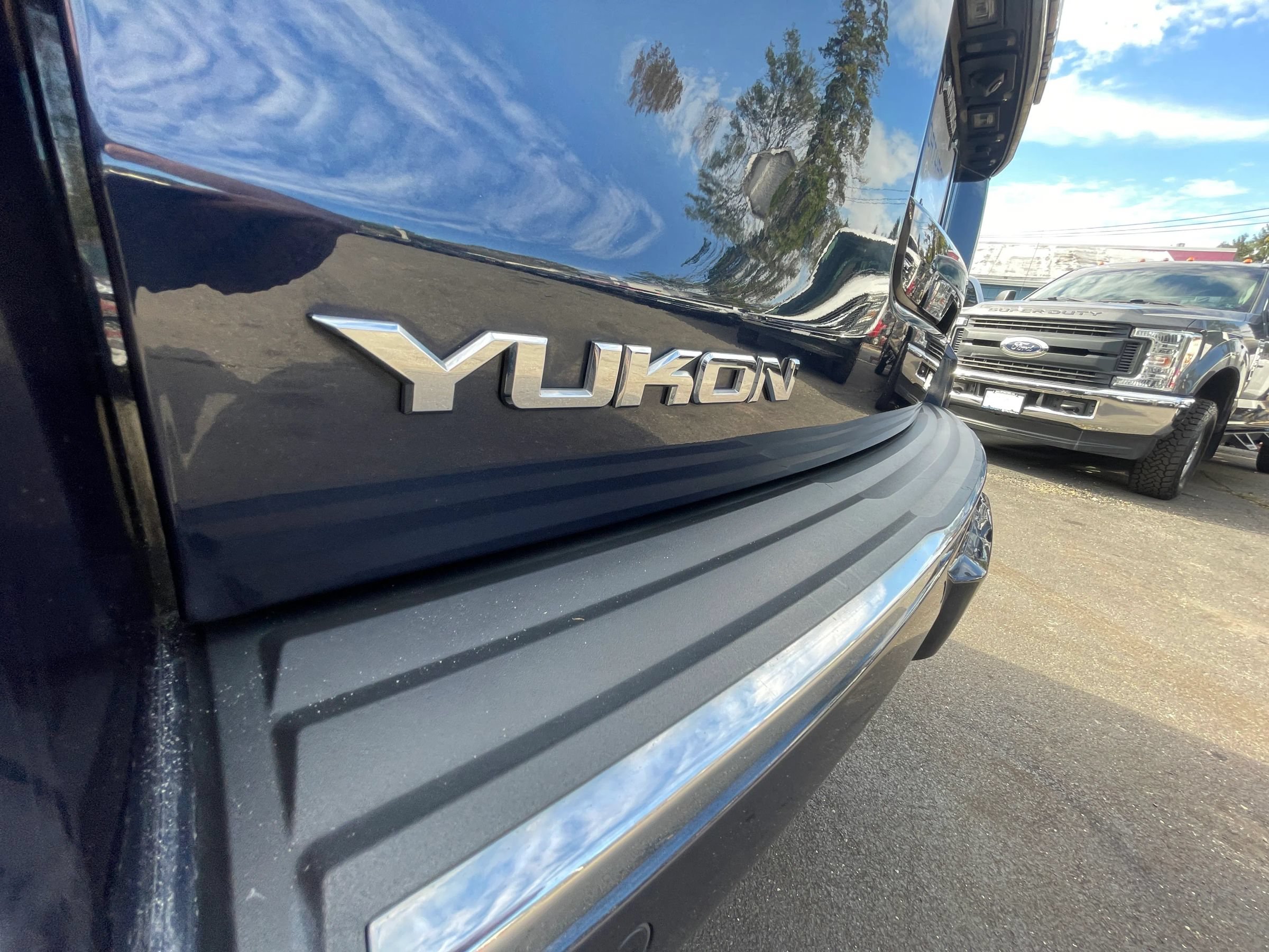 Used 2018 GMC Yukon Denali w/ Open Road Package AWD/4WD image 32