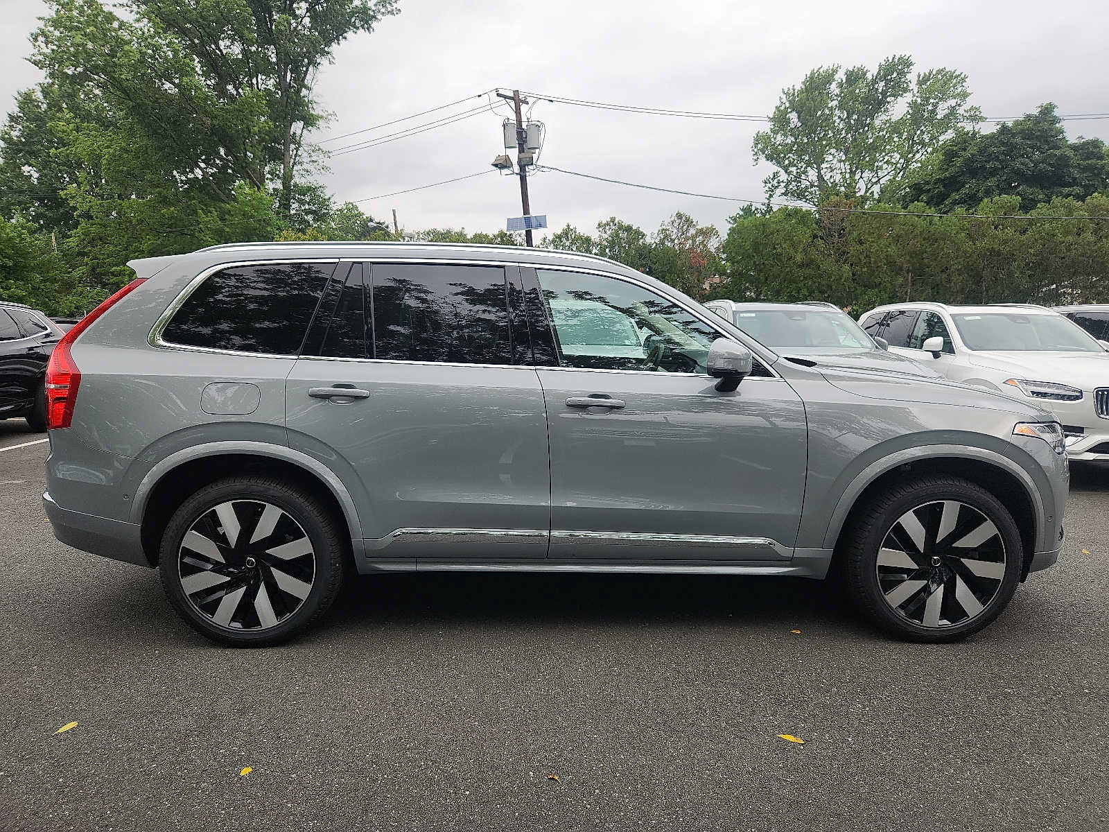 Certified 2025 Volvo XC90 T8 Plus w/ Protection Package AWD/4WD image 7