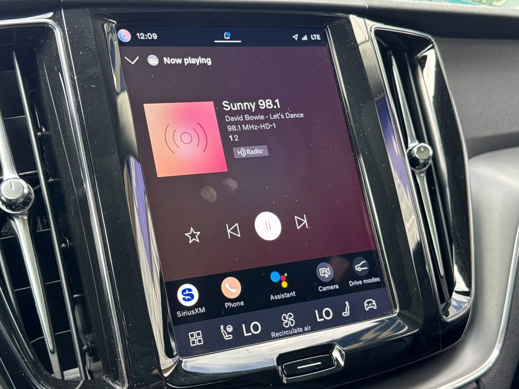 Certified 2025 Volvo XC60 B5 Core image 17