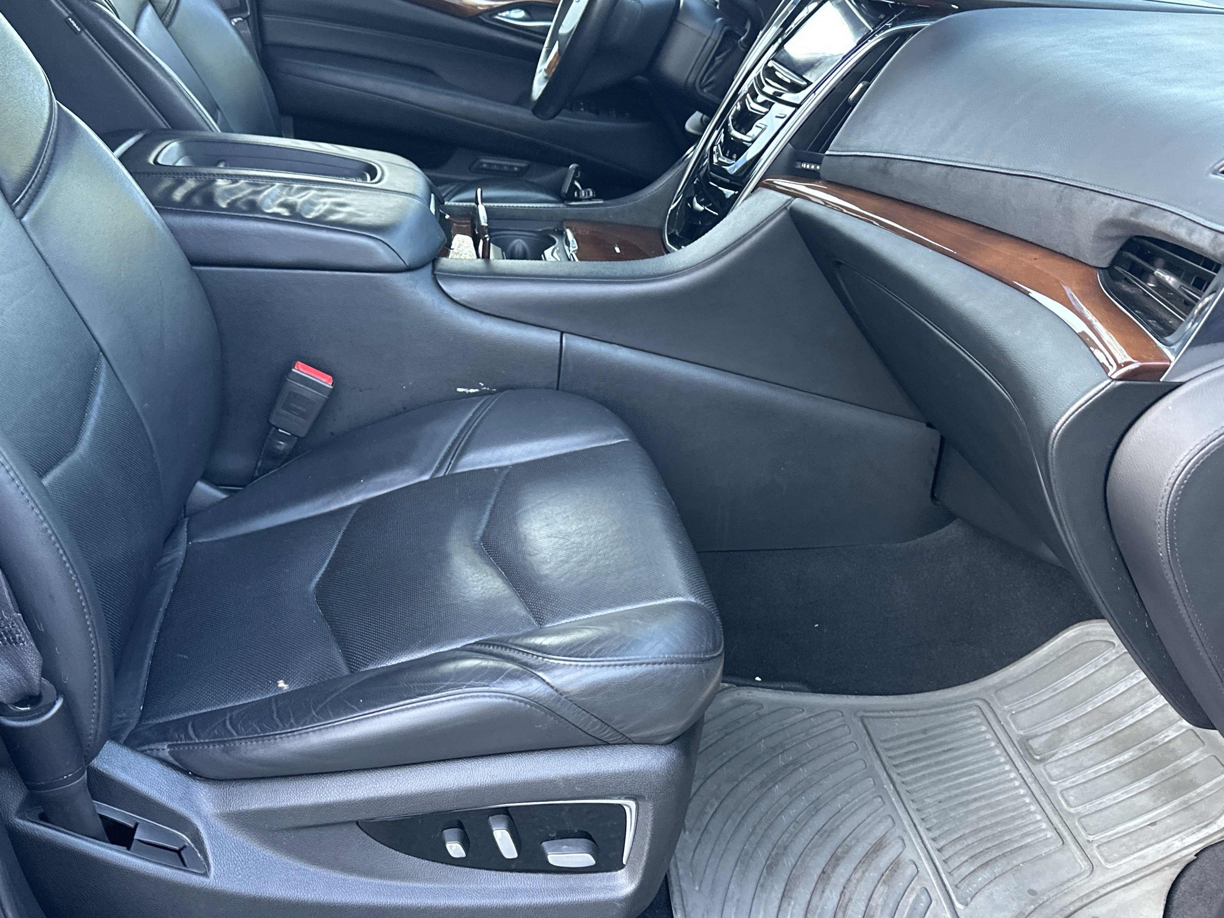 Used 2017 Cadillac Escalade Luxury image 16