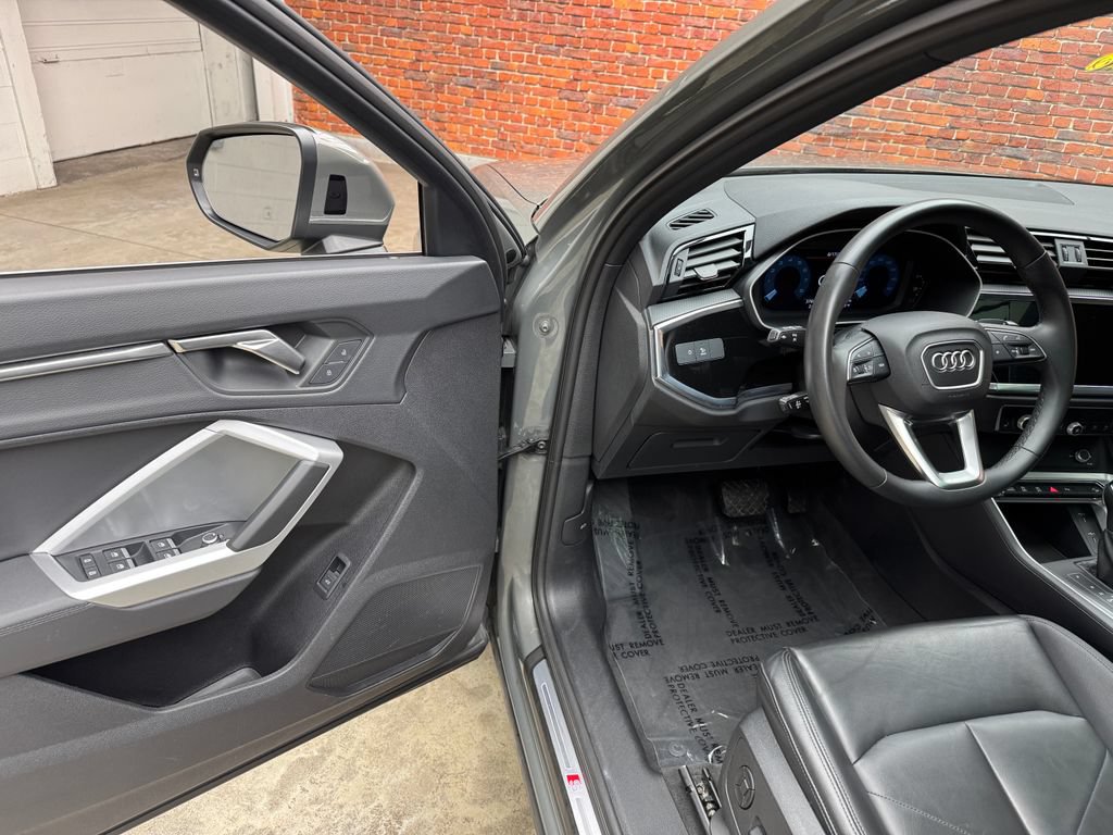 Used 2025 Audi Q3 2.0T Premium AWD/4WD image 8