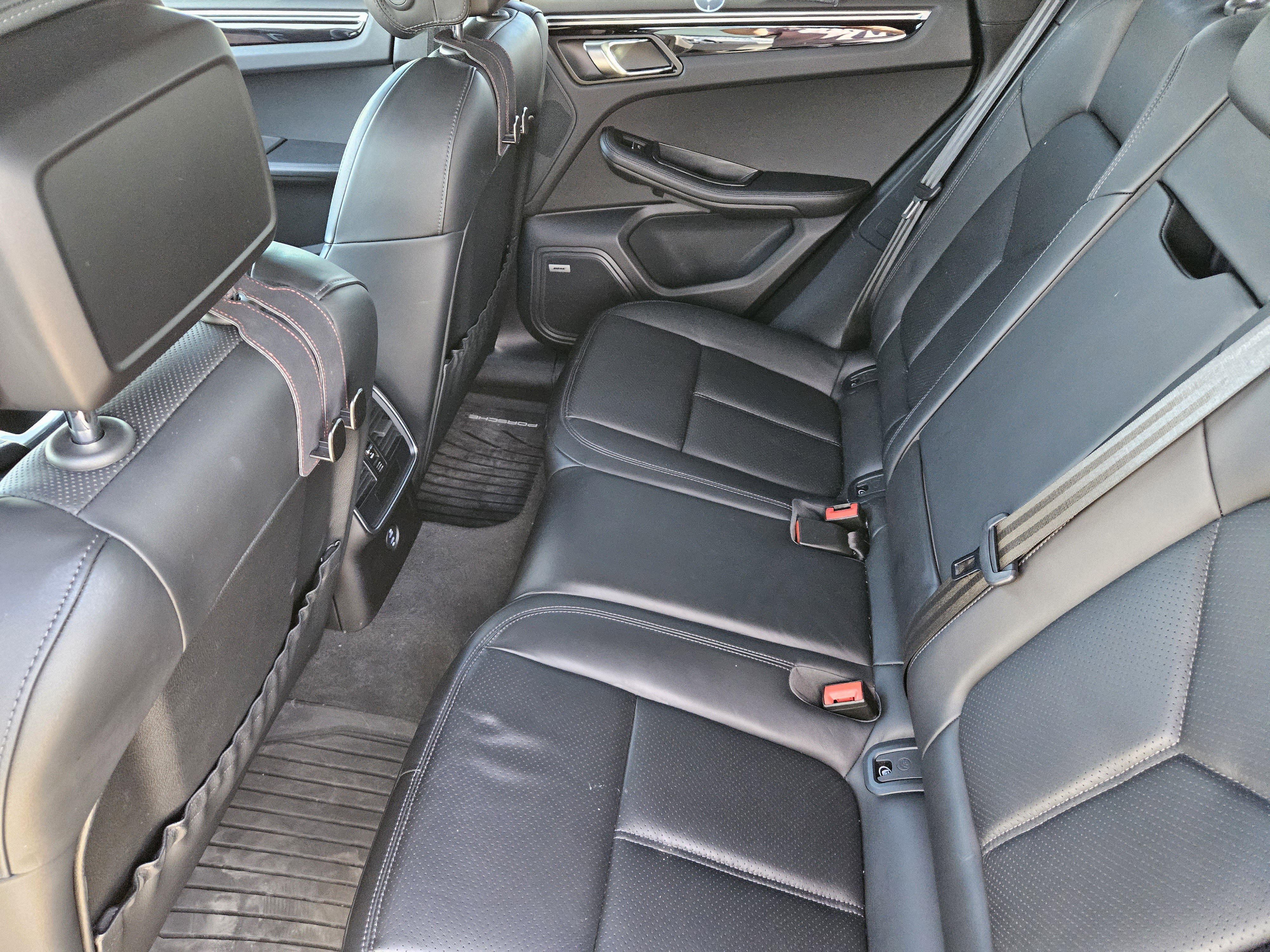 Certified 2021 Porsche Macan image 28