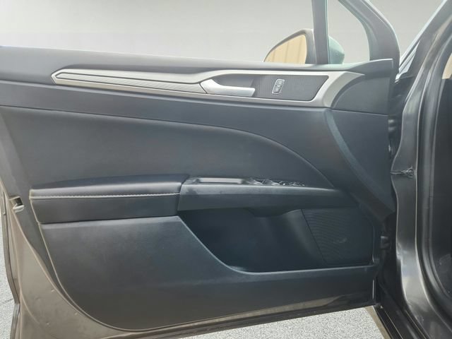 Used 2019 Ford Fusion SE FWD image 18