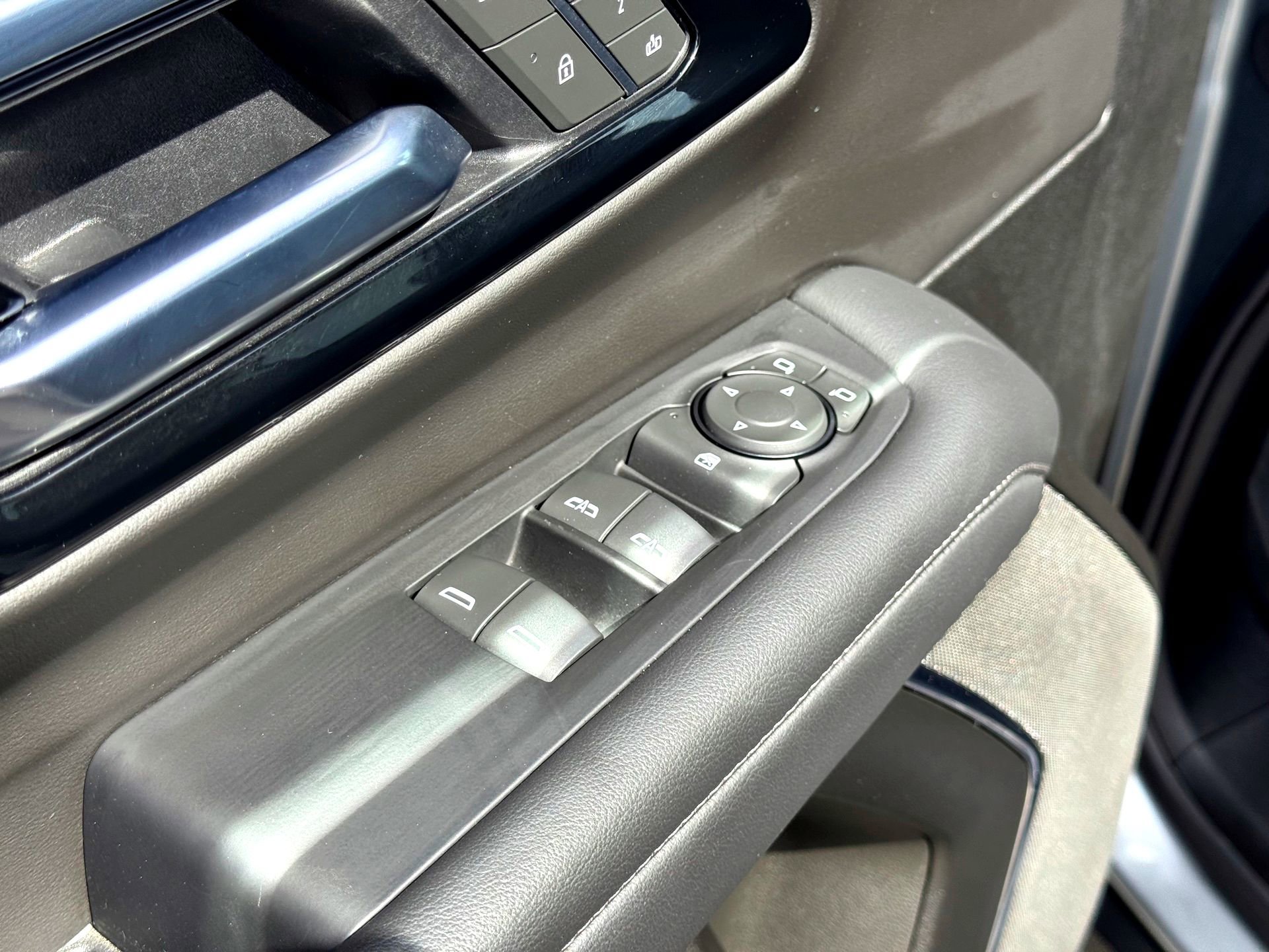 Used 2025 Chevrolet Tahoe Z71 image 16