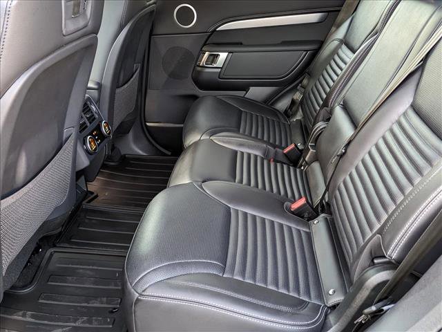 New 2024 Land Rover Discovery Dynamic SE image 14