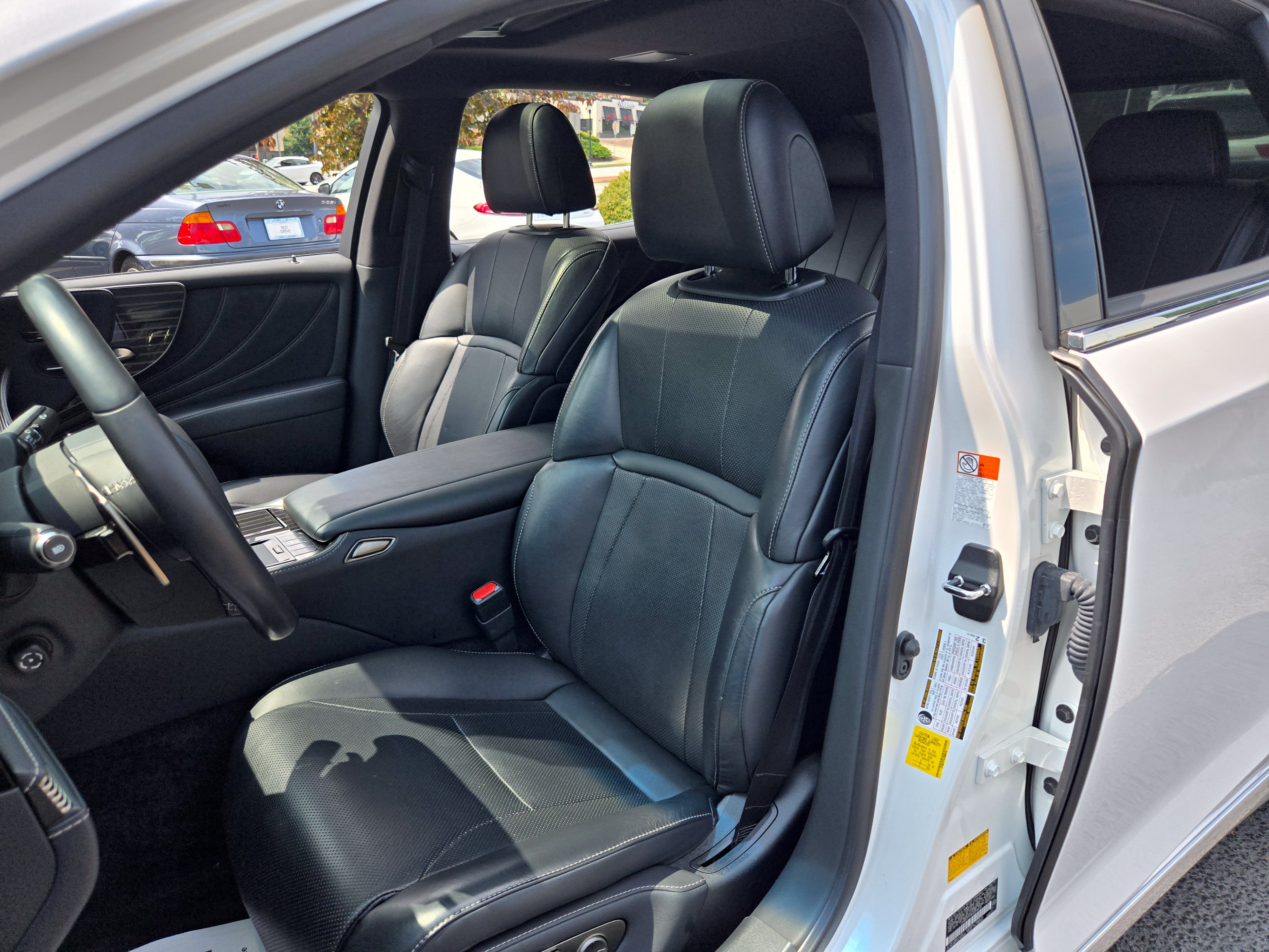 Used 2019 Lexus LS 500 w/ Accessory Package (Z1) RWD image 16