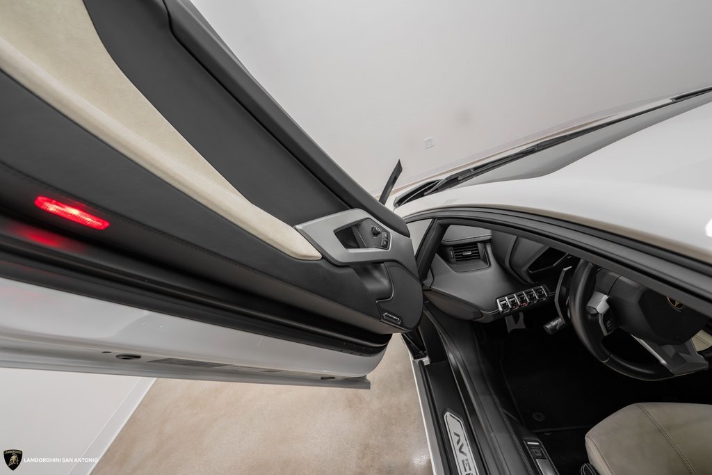 Used 2015 Lamborghini Aventador LP 700-4 image 41