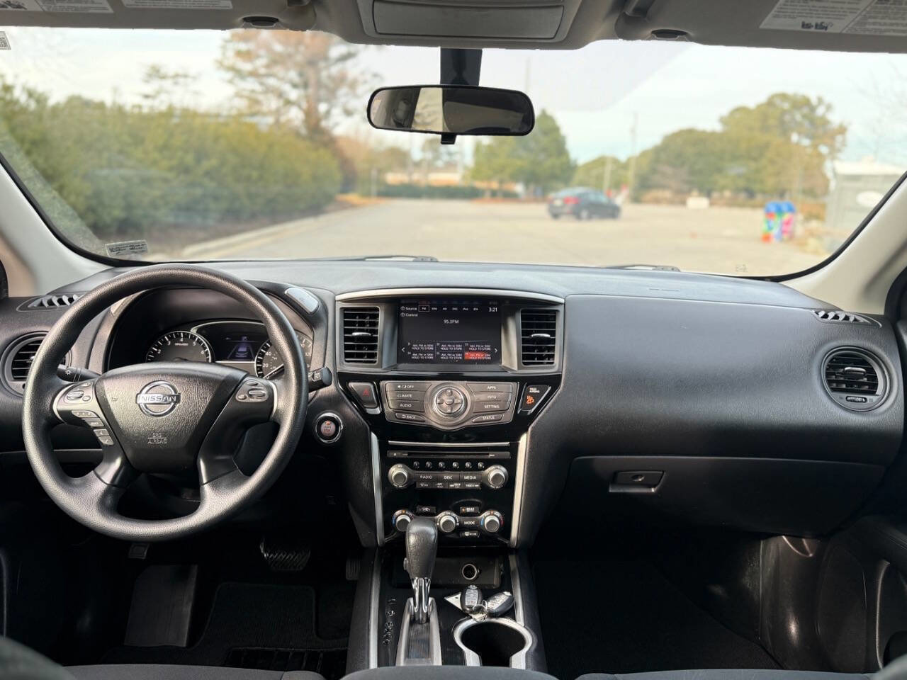 Used 2017 Nissan Pathfinder S image 15