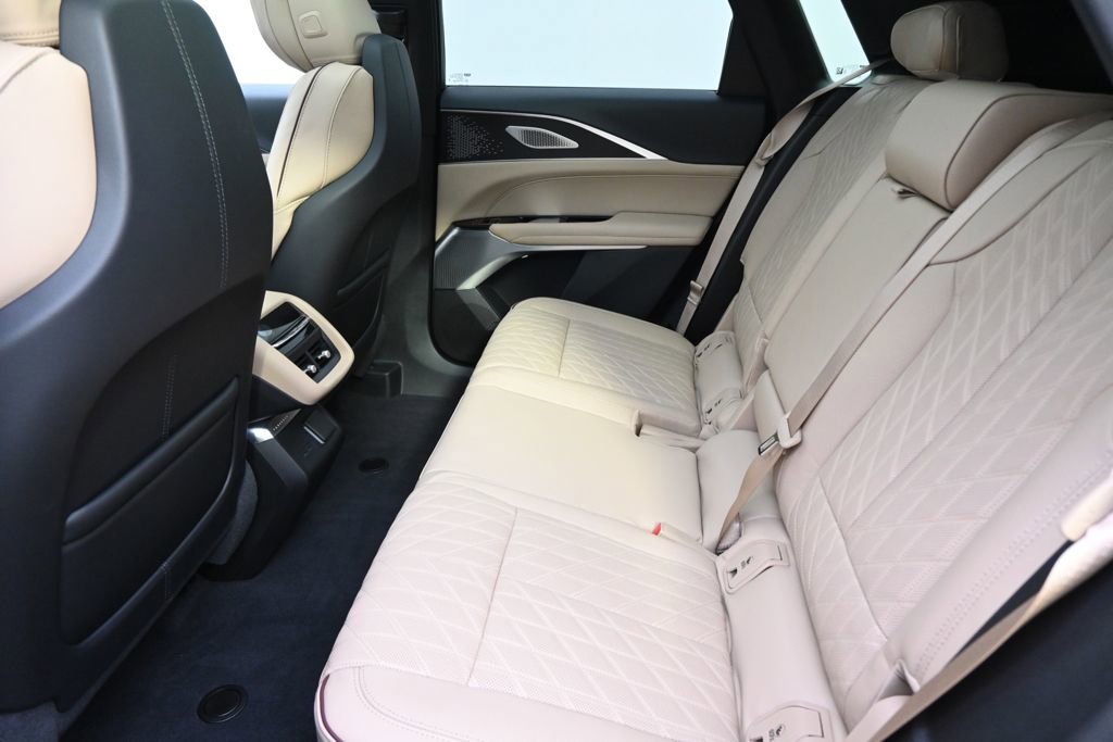 New 2025 Cadillac Lyriq Luxury w/ Nappa Leather Package image 21