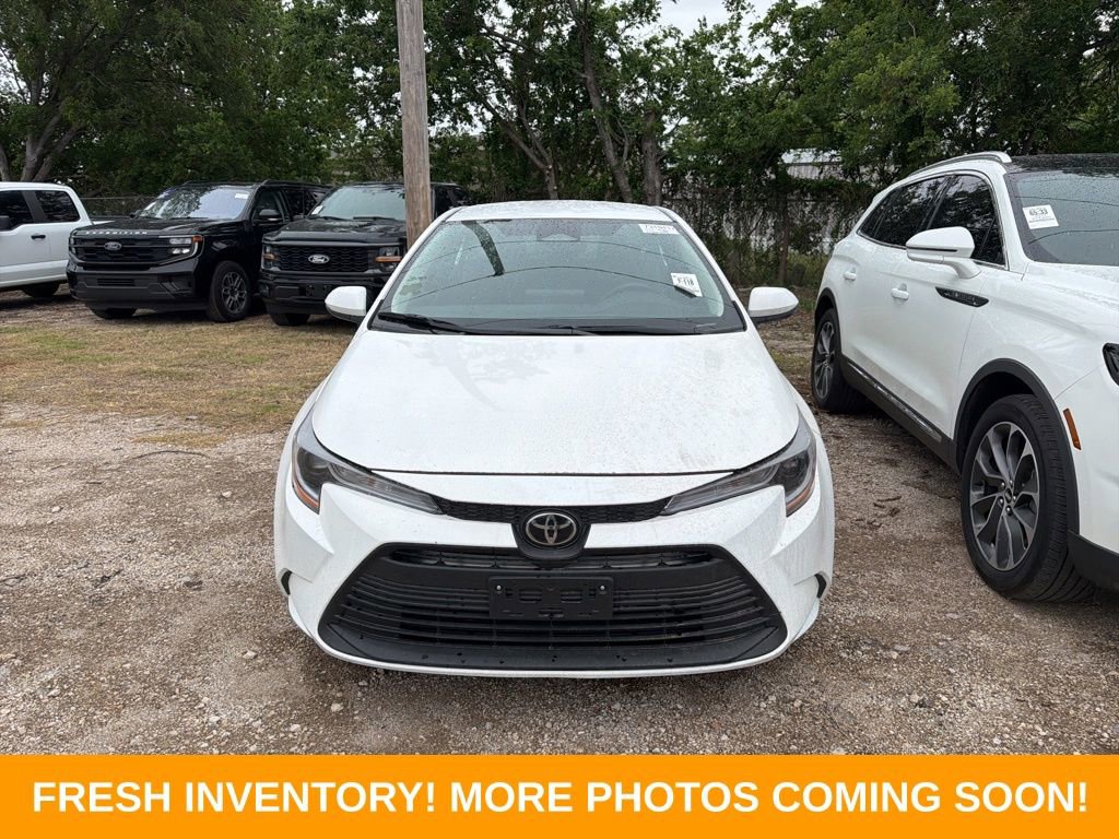 Used 2025 Toyota Corolla LE image 2