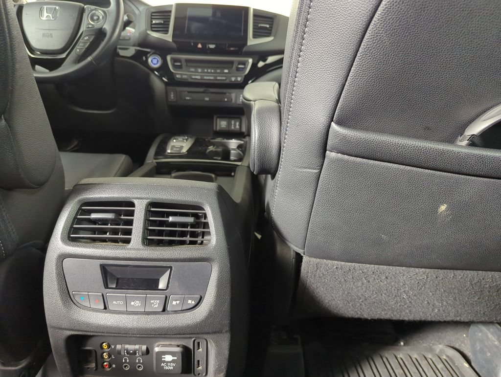 Certified 2017 Honda Pilot Touring image 31