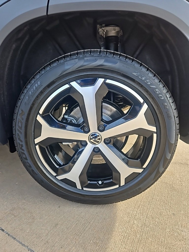 New 2026 Volkswagen Tiguan SE image 9