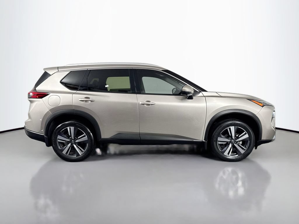 Used 2025 Nissan Rogue SL AWD/4WD image 4