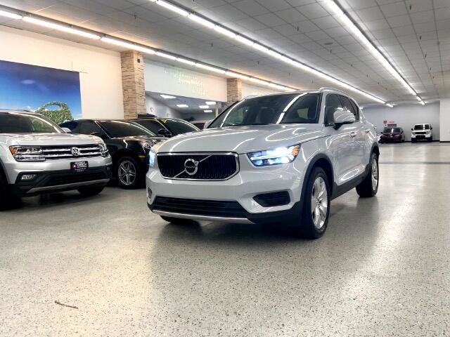 Used 2022 Volvo XC40 T4 Momentum image 40