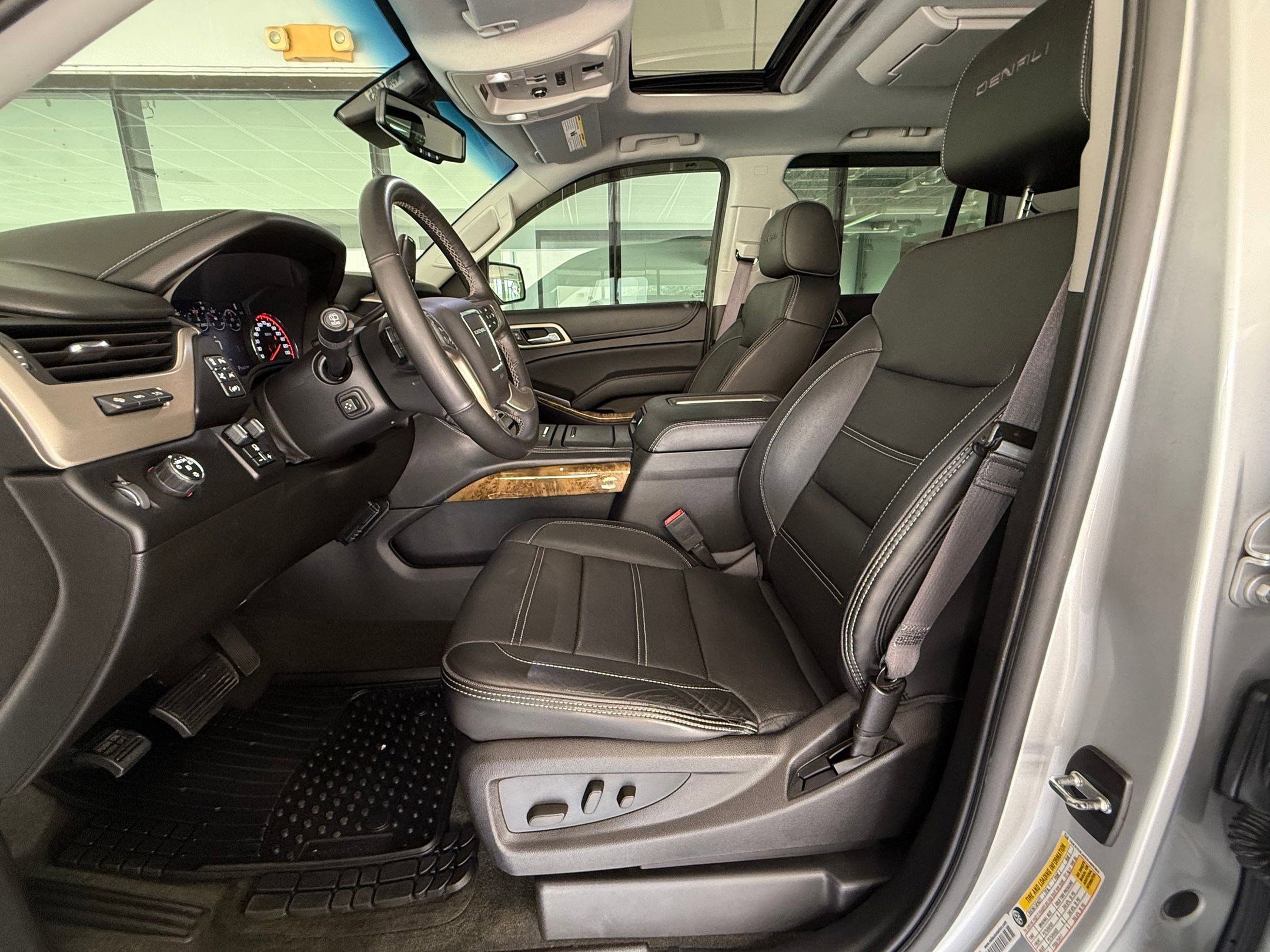 Used 2016 GMC Yukon Denali w/ Open Road Package image 4