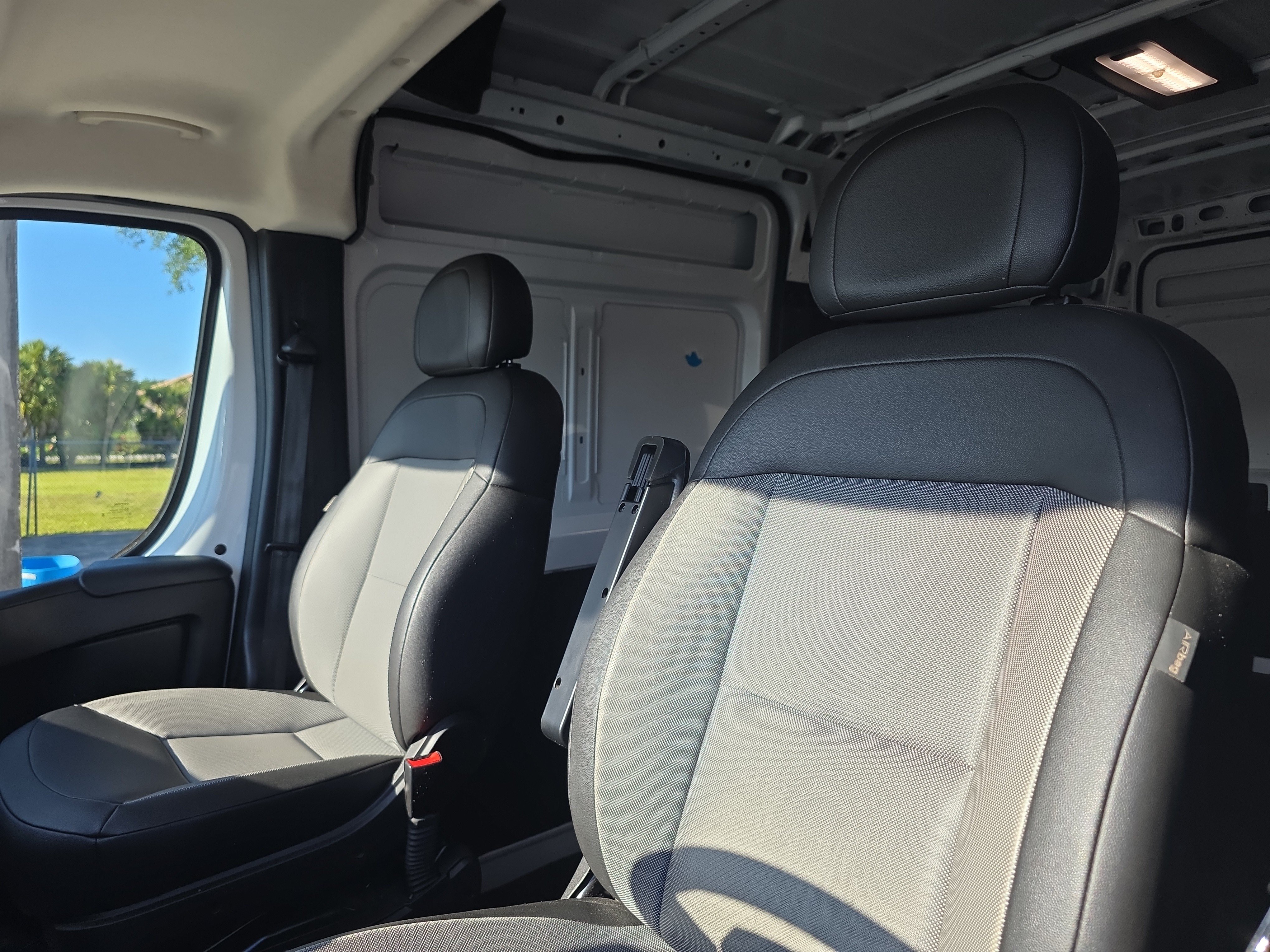 Used 2025 RAM ProMaster 2500 w/ Convenience Group FWD image 22