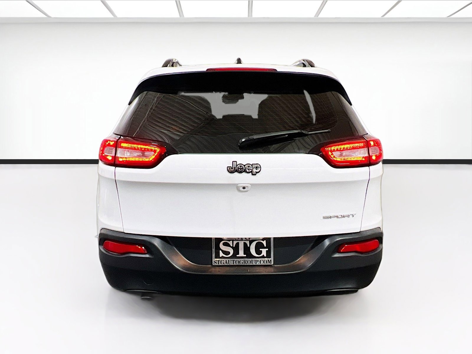 Used 2016 Jeep Cherokee Sport FWD image 5