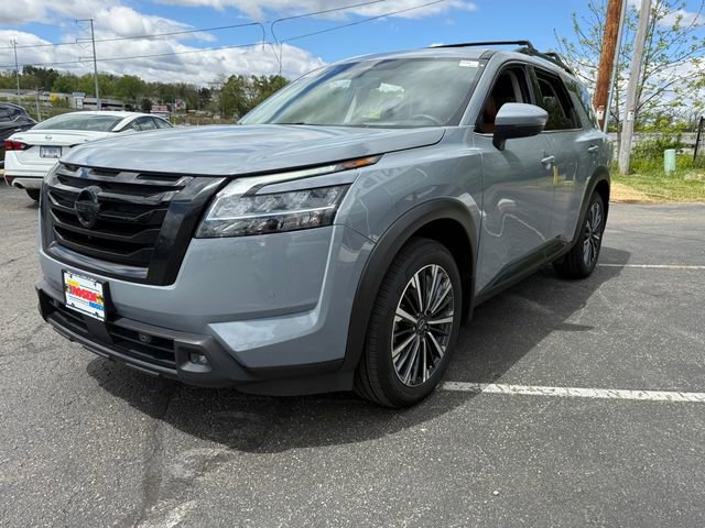 Used 2023 Nissan Pathfinder Platinum AWD/4WD image 6