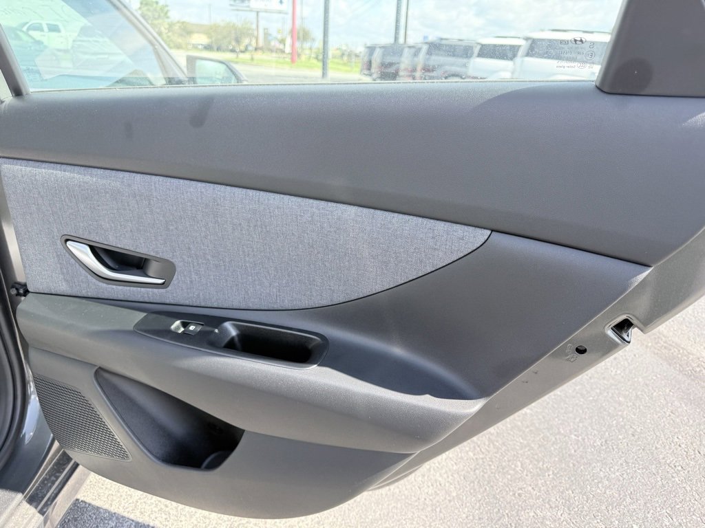 New 2025 Hyundai Elantra Limited image 14