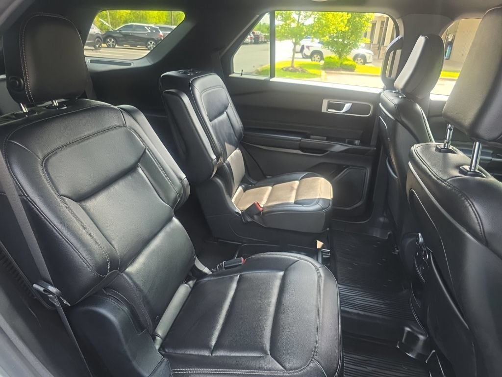 Used 2020 Ford Explorer XLT w/ Equipment Group 202A AWD/4WD image 36