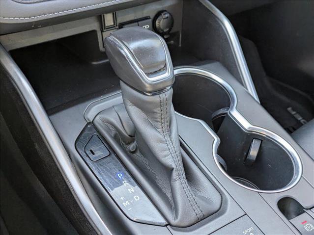 Used 2020 Toyota Highlander XLE image 16