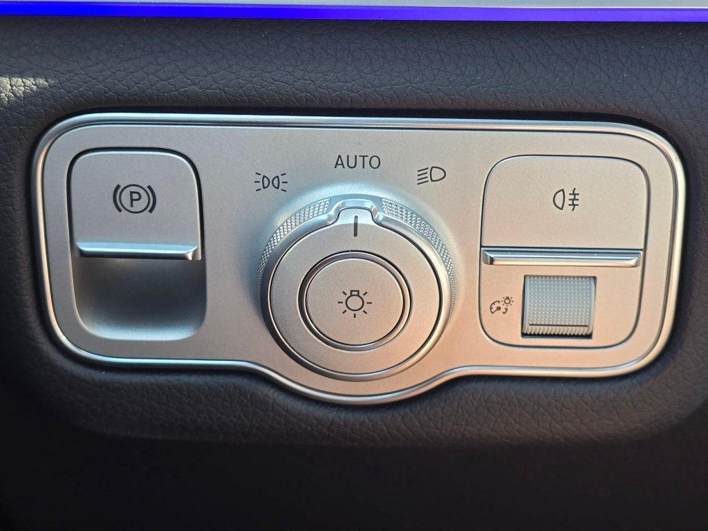 Used 2024 Mercedes-Benz GLS 450 4MATIC image 43