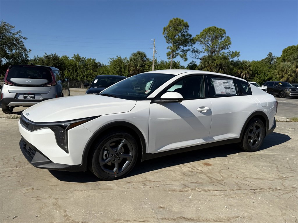 New 2025 Kia K4 LXS image 8