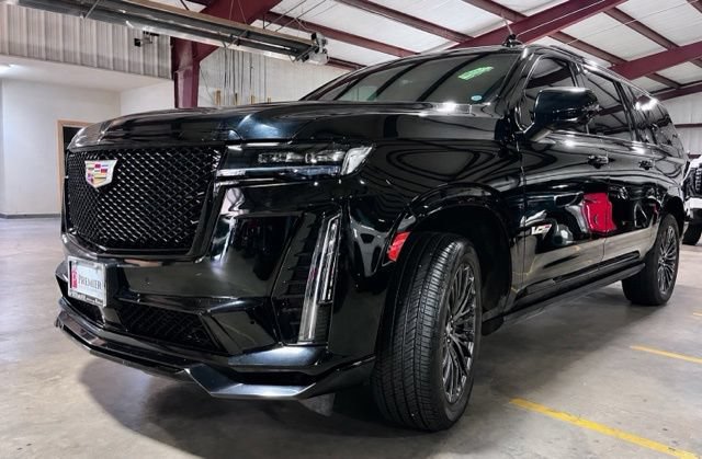 Used 2023 Cadillac Escalade ESV V w/ LPO, Floor Liner Package AWD/4WD image 3