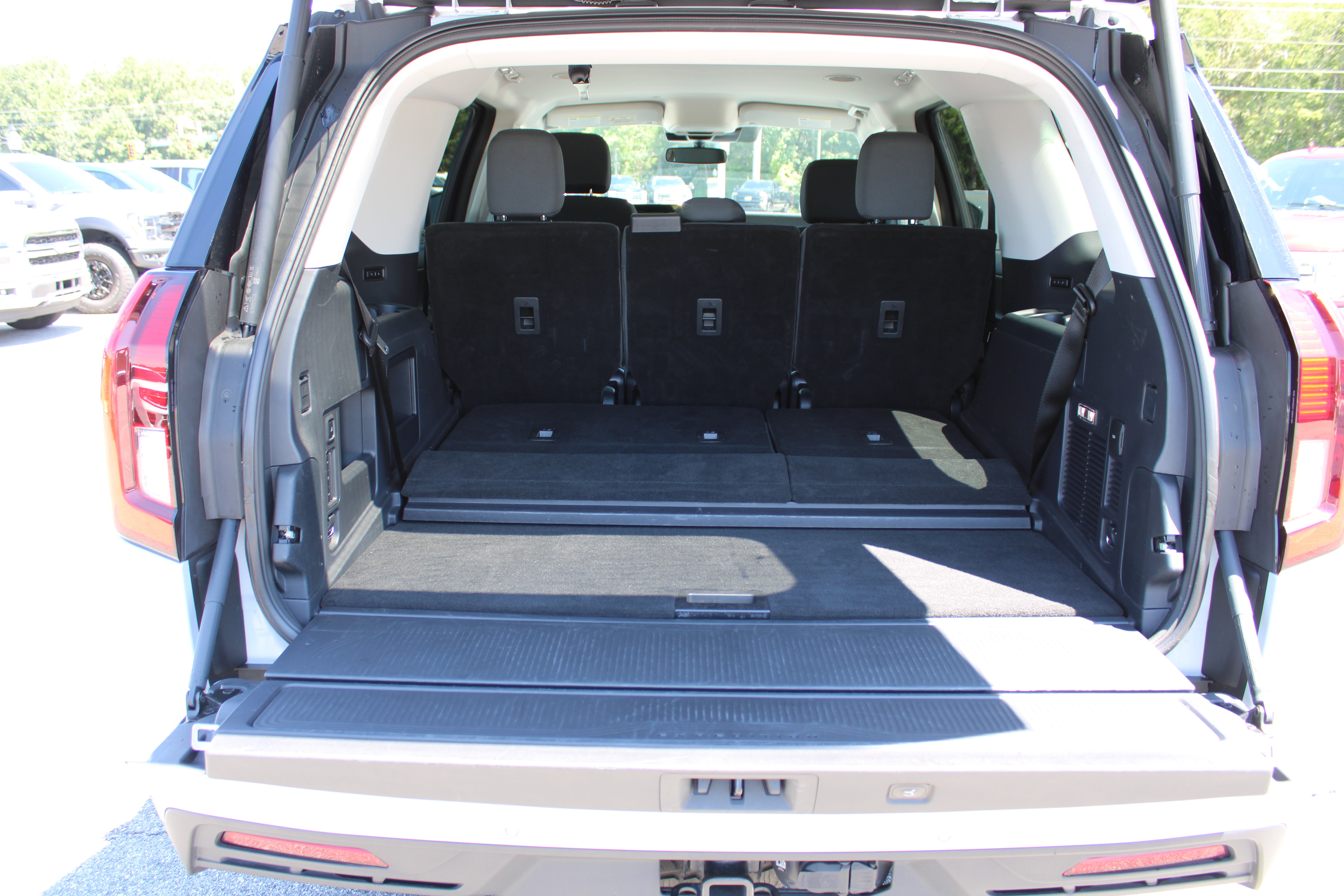 Used 2025 Ford Expedition Active RWD image 13