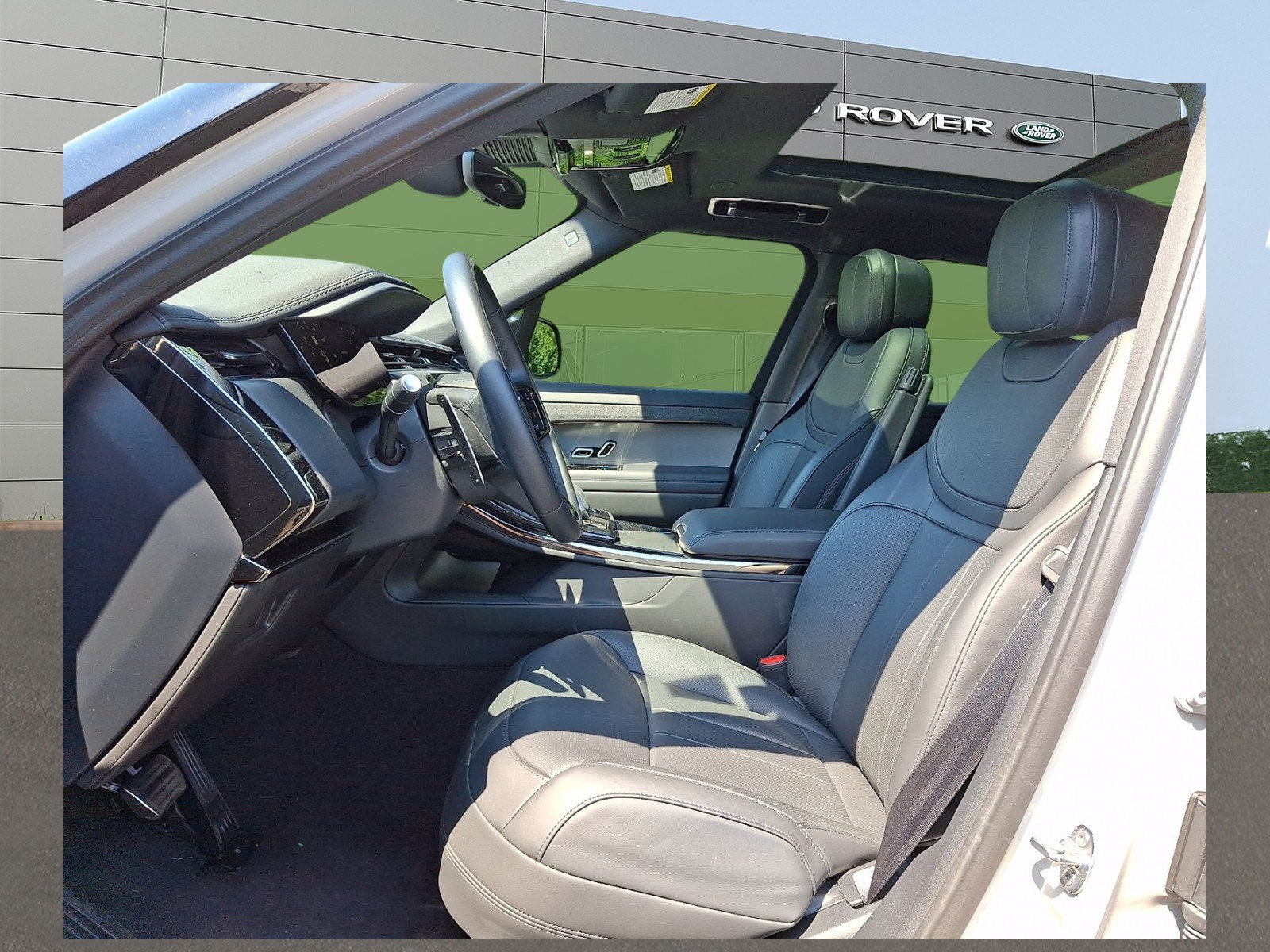 Used 2024 Land Rover Range Rover Sport Dynamic SE AWD/4WD image 8