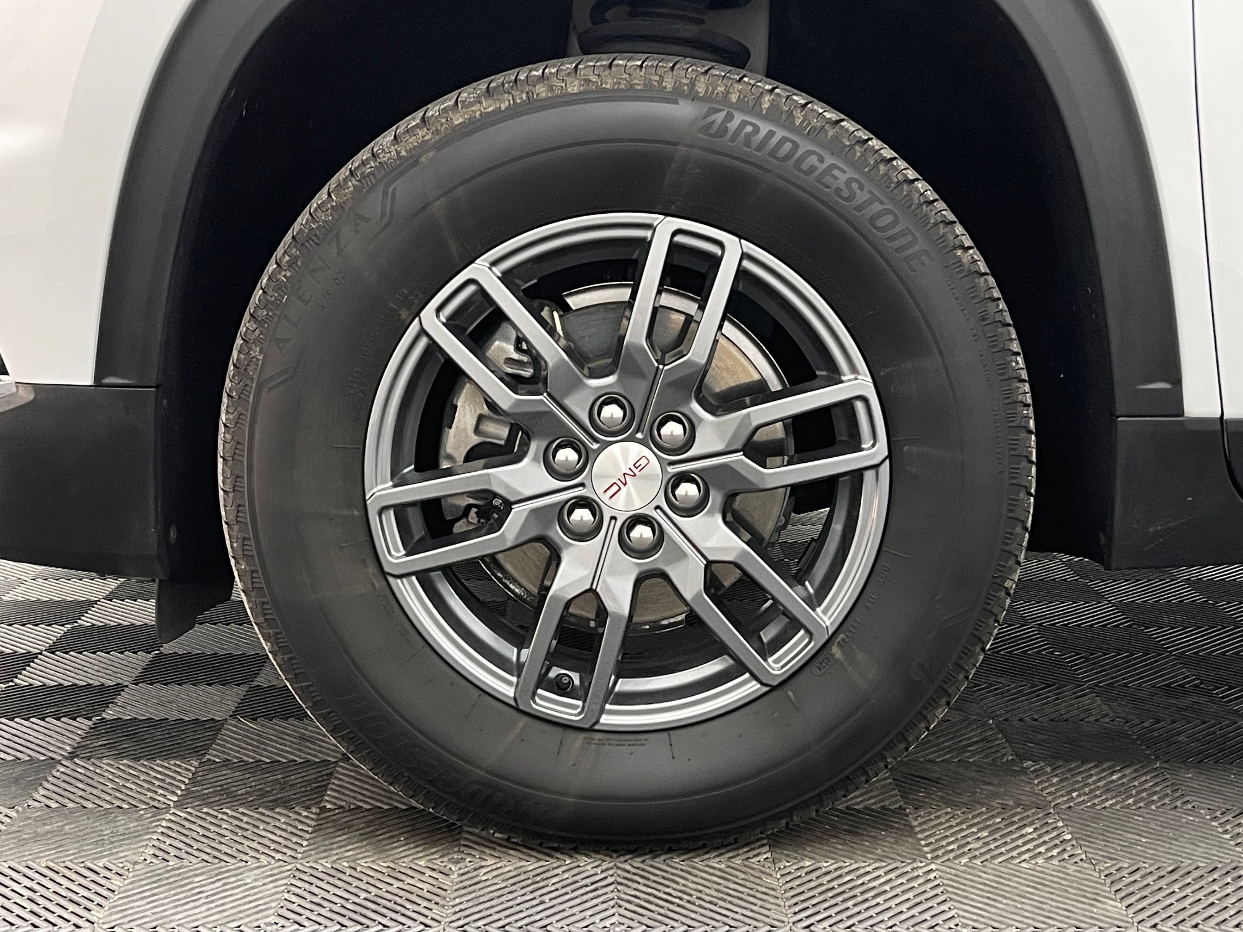 Used 2025 GMC Acadia Elevation FWD image 14
