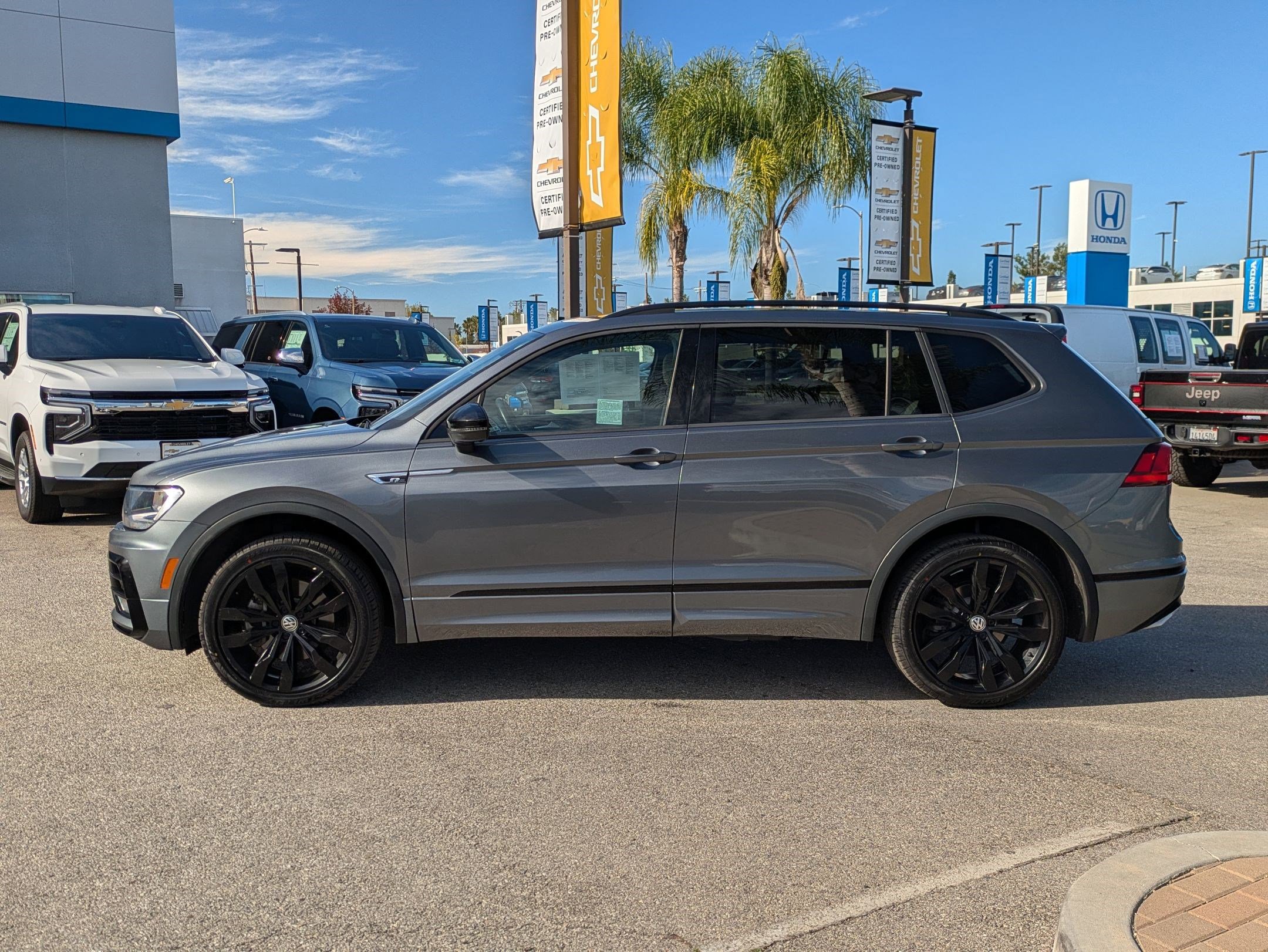 Used 2021 Volkswagen Tiguan SE image 8