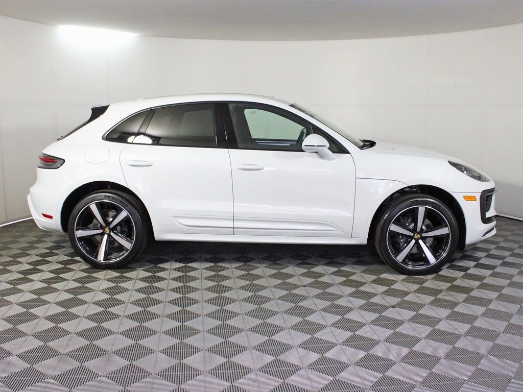 Certified 2025 Porsche Macan image 8