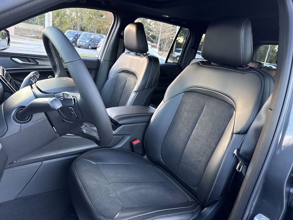 New 2025 Jeep Grand Cherokee Altitude image 11