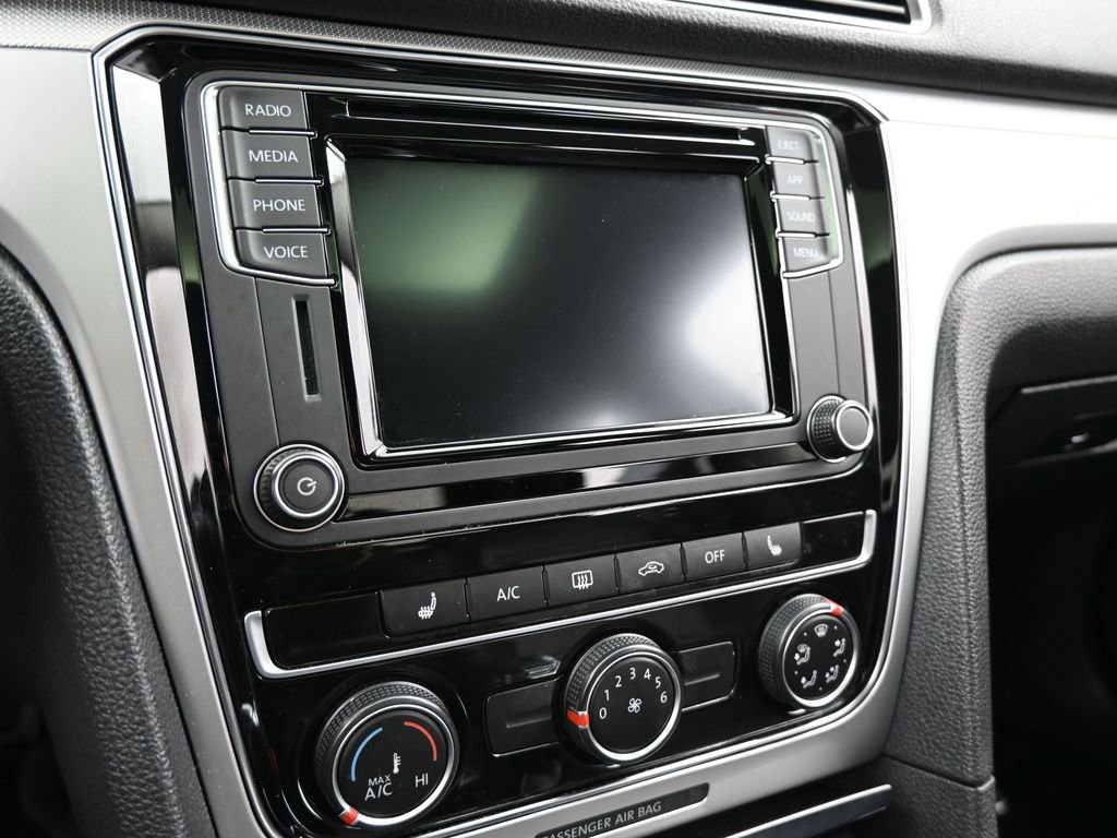 Used 2019 Volkswagen Passat 2.0T Wolfsburg image 14