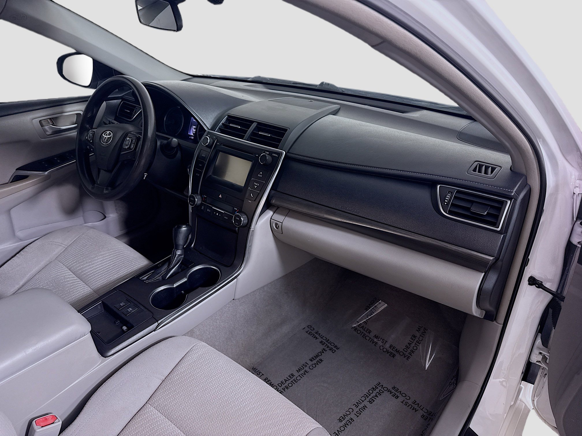 Used 2016 Toyota Camry LE image 30