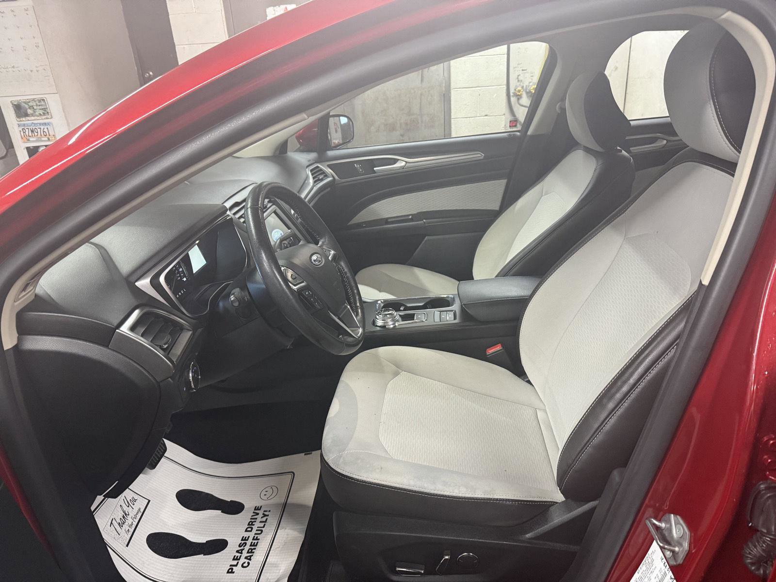 Used 2020 Ford Fusion SE w/ Equipment Group 151A image 12