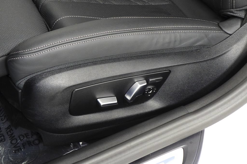 Used 2023 BMW 530i w/ Convenience Package RWD image 23