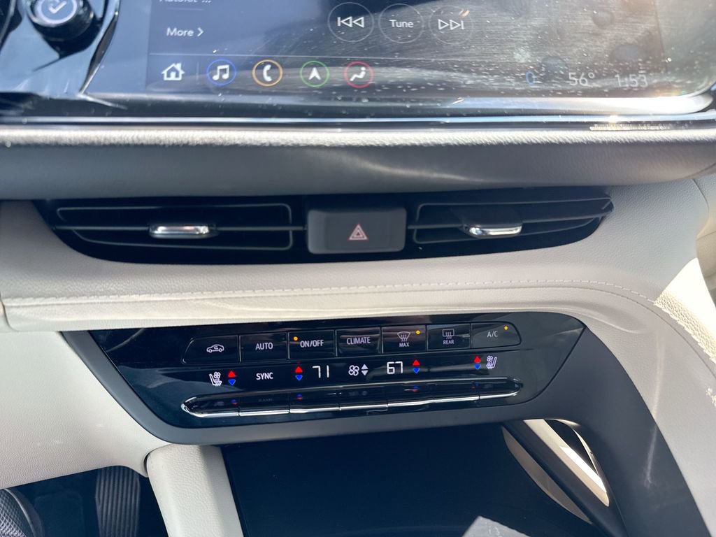 Used 2022 Buick Envision Avenir w/ Technology Package II image 18