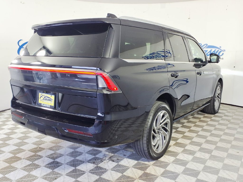 Used 2025 Lincoln Navigator Reserve AWD/4WD image 4